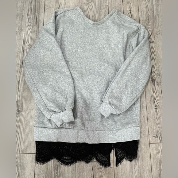 Anthropologie Pilcro Gray Open Back Top w/ Black Lace Trim Size Medium Like New - Picture 5 of 7